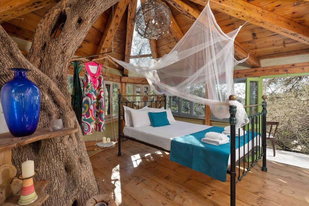 Вилла Margaritis'S Treehouse Парамонас Экстерьер фото